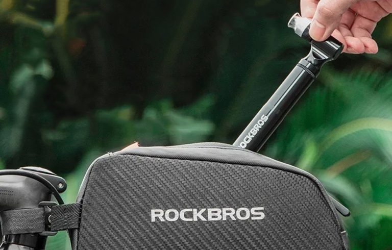 Pompka rowerowa Rockbros - ratunek w przypadku przebitej opony. Lekka i niezawodna.