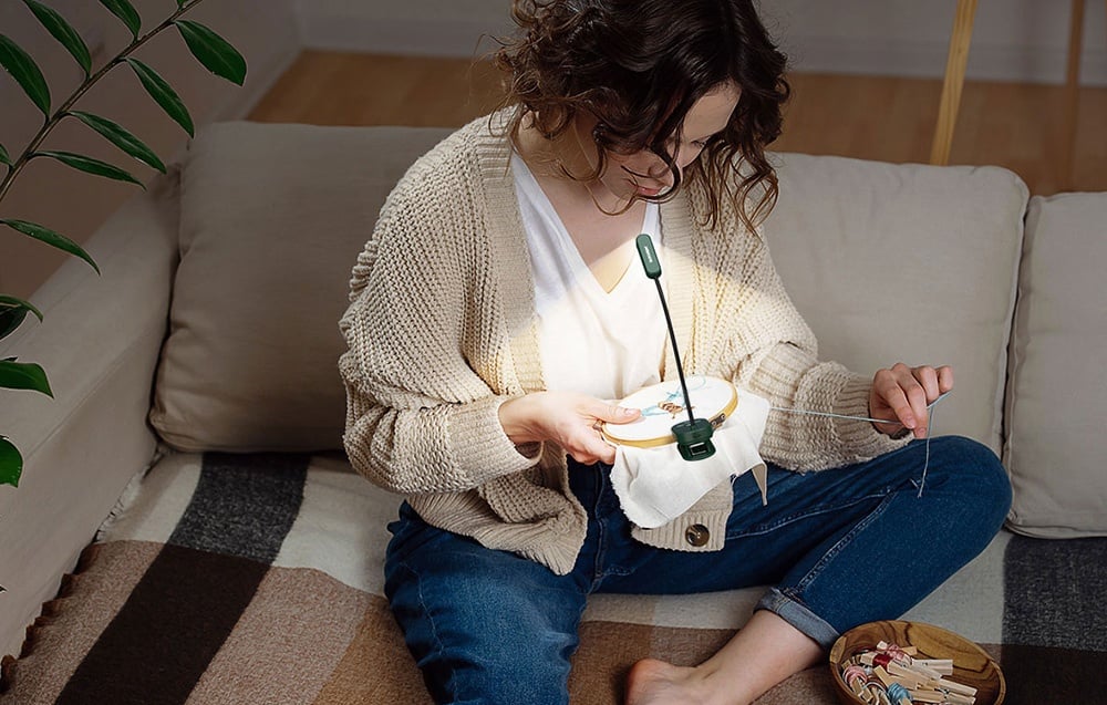 Lampka bezprzewodowa do czytania książek – Glocusent Mini zielona z klipsem